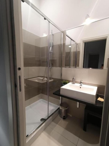 Bathroom 4, Amarillo, Palermo