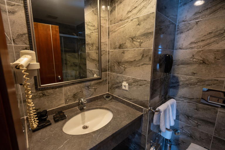 Bathroom 5, The Green Park Bostancı, Maltepe