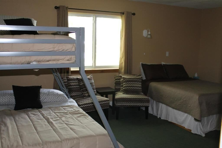 Bedroom 2, Country Inn, Phillips