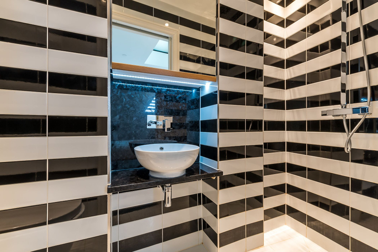 Bathroom 4, Sherlocks Hidden Home, London