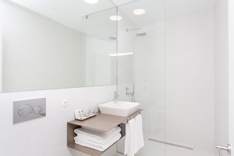 Bathroom 5, S. Bento Residences, Porto