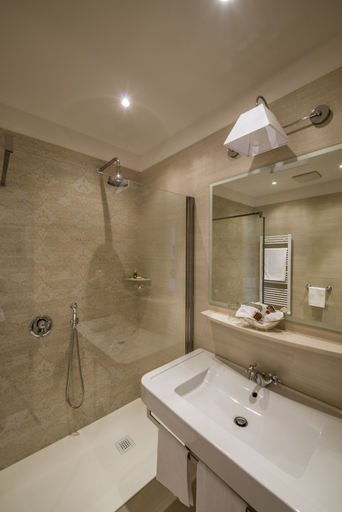 Bathroom 5, Hotel Elephant, Bolzano