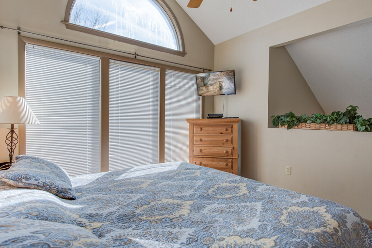 Bedroom 2, God's View, Sevier