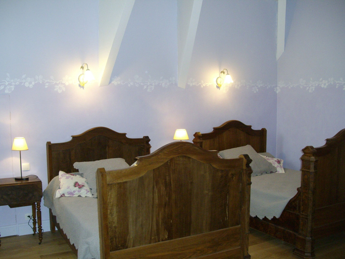 Bedroom 3, Chambre d'hôtes - Domaine De Berthegille, Charente-Maritime