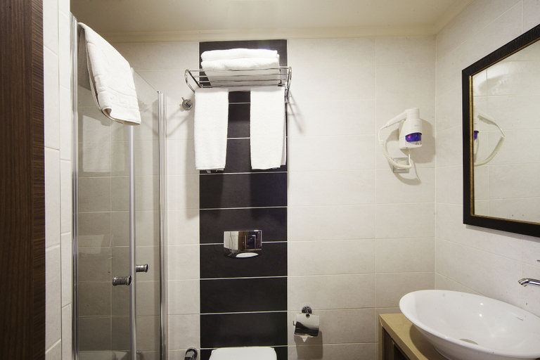 Bathroom 5, Delta Hotel Istanbul, Fatih