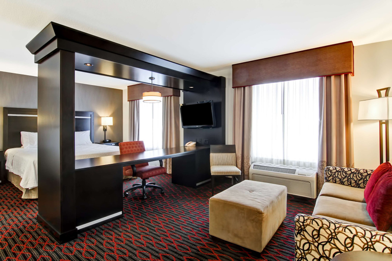 Bedroom 3, Hampton Inn & Suites by Hilton Red Deer, Division No. 8