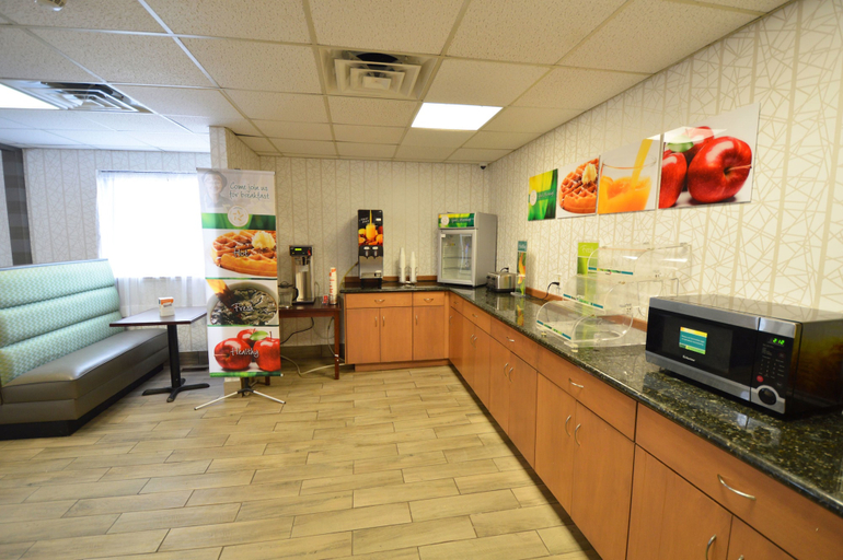 Food & Drinks 4, Quality Inn Alexis Rd, Lucas