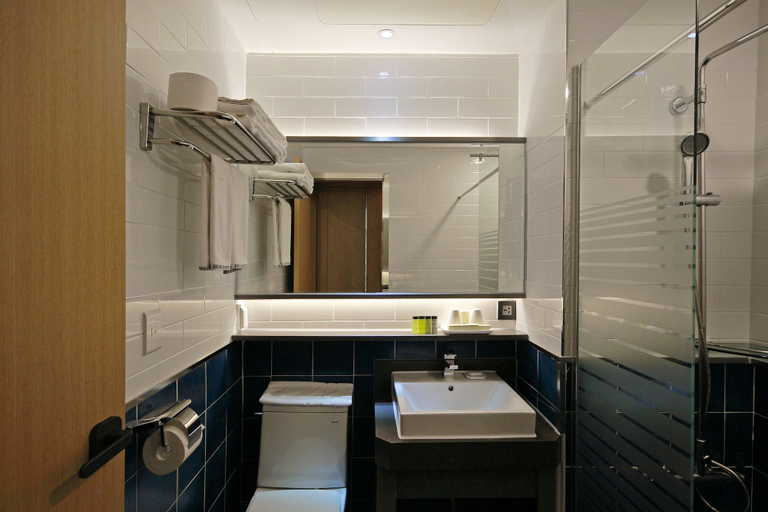 Bathroom 5, Benikea Swiss Rosen Hotel, Gyeongju