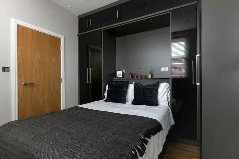 Bedroom 2, 3 Beds 2 Baths Penthouse, London