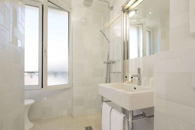 Bathroom 4, Hôtel Mistral, Paris