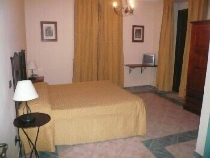 Bedroom 3, Albergo La Fontanella, Syracuse