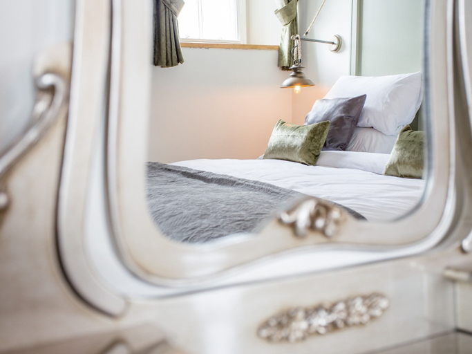Bedroom 3, The Cornish Arms, Devon