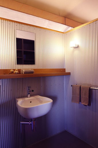 Bathroom, Wildman Wilderness Lodge, South Alligator