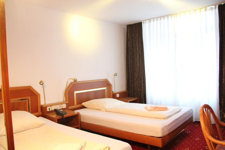 Bedroom 4, Hotel Wali, Bielefeld