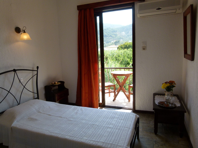 Bedroom 4, Hotel Amalia 2, Thessaly