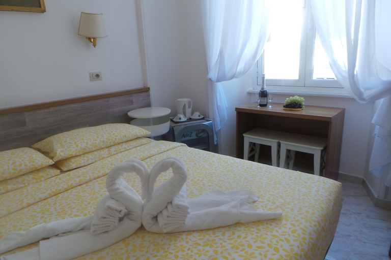 Bedroom 3, Castelfidardo, Rome
