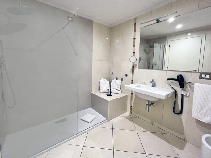 Bathroom, Toscana Sport Resort, Pisa