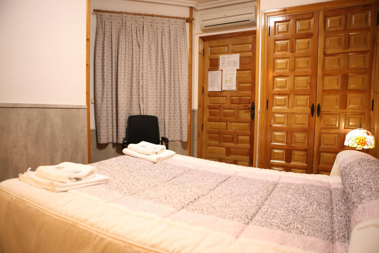 Bedroom 2, Hotel Plaza, Segovia