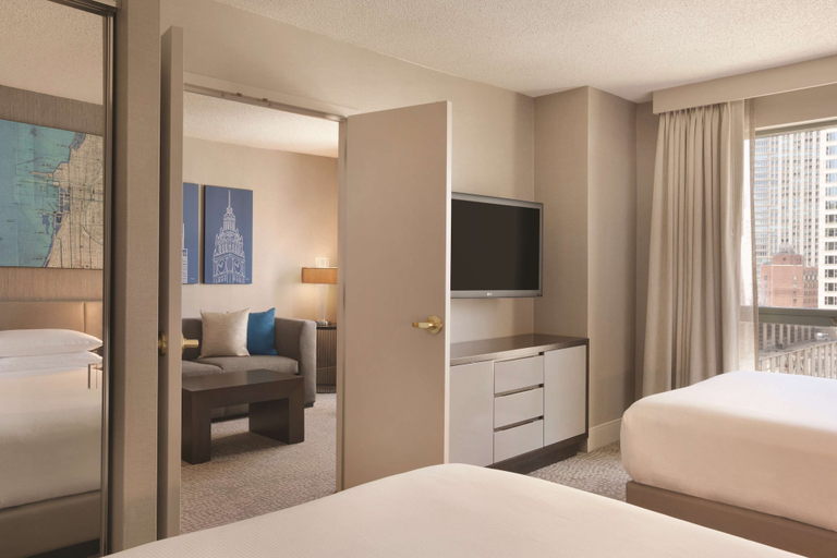 Bedroom 4, Hilton Chicago/Magnificent Mile Suites, Cook