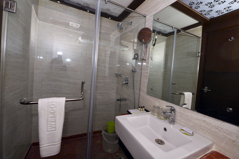 Bathroom 5, Ethnotel, Kolkata Airport, North 24 Parganas