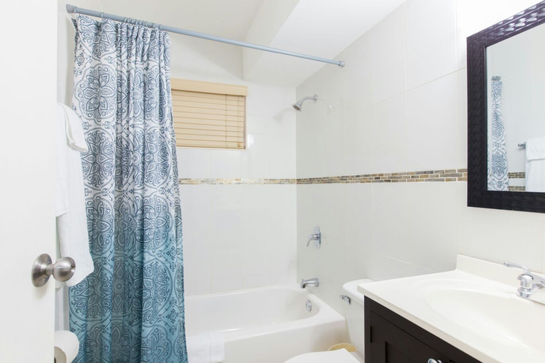 Bathroom 2, New Kingston Guest Apartment IV