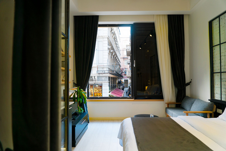 Bedroom 3, Magnova Studios, Beyoğlu
