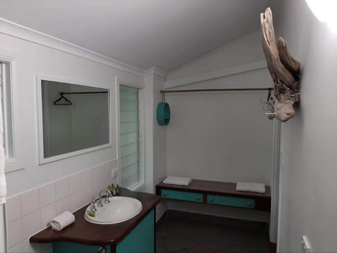 Bathroom 3, Ferntree Rainforest Lodge, Douglas
