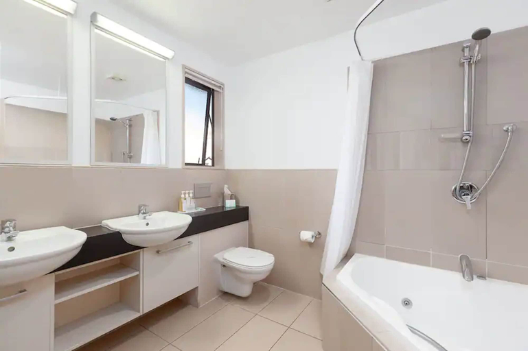 Bathroom 4, Palazzo Motor Lodge, Nelson