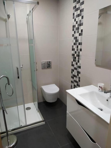 Bathroom 3, T3 Sra da Rocha by Casas & Papéis, Lagoa