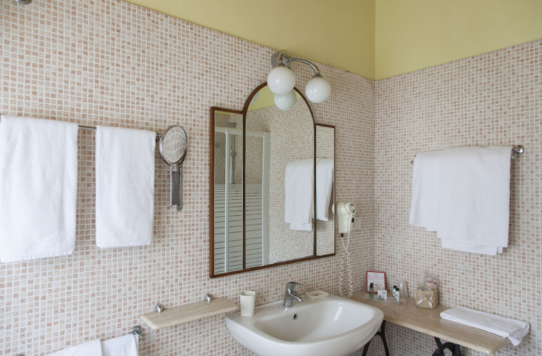 Bathroom 4, Palazzo Guiderocchi, Ascoli Piceno
