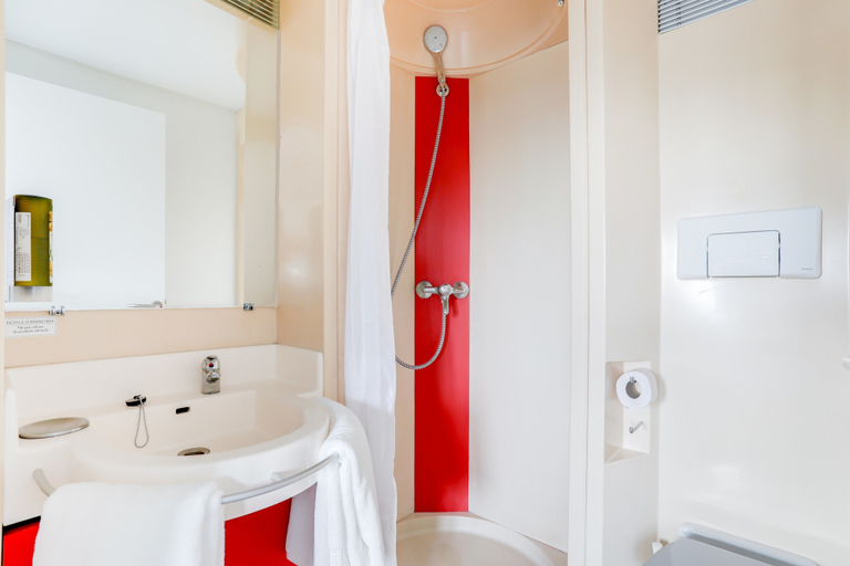 Bathroom 4, Cerise Nantes La Beaujoire, Loire-Atlantique