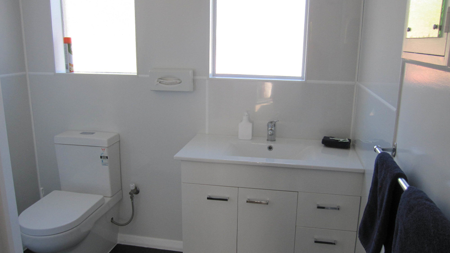 Bathroom 3, Cromwell Motel, Central Otago