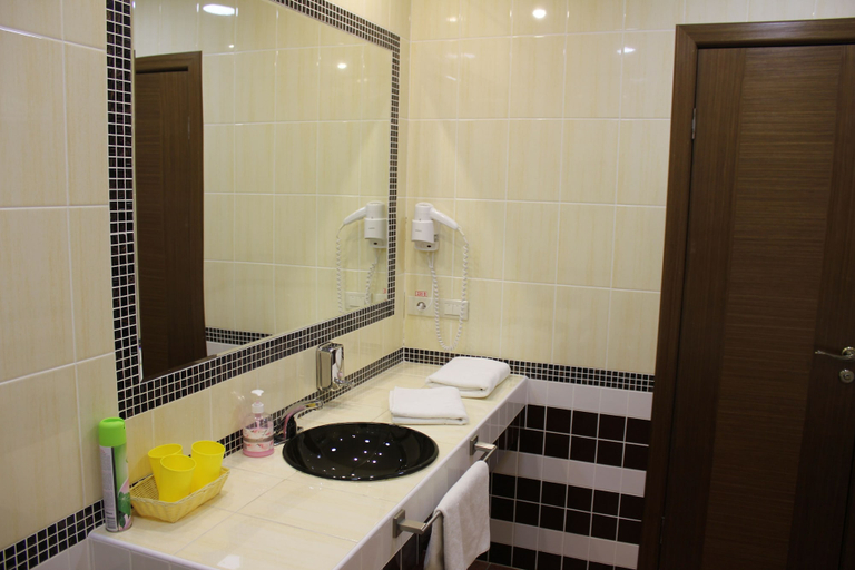 Bathroom 3, Motel Voyazh, Tukayevskiy rayon