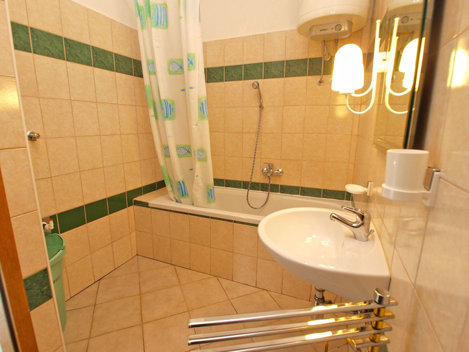 Bathroom 3, Apartment 1160, Pula