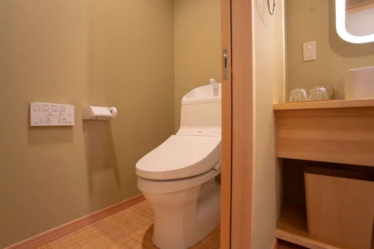 Bathroom 3, Tsuru Inn-Tsurumibashi, Osaka