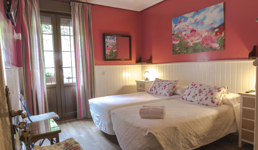 Bedroom 3, Pensión Amaiur, Guipúzcoa