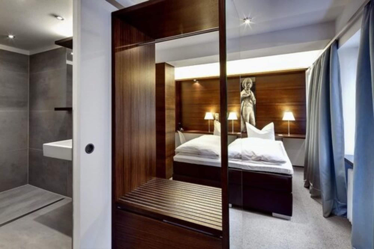 Bedroom 3, Stern am Rathaus, Köln