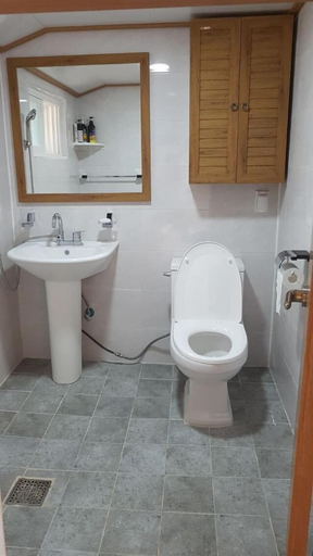 Bathroom 3, Moonlight House, Cheongsong