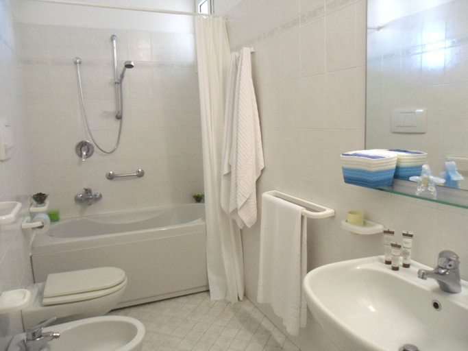 Bathroom, Hotel New Zanarini, Rimini