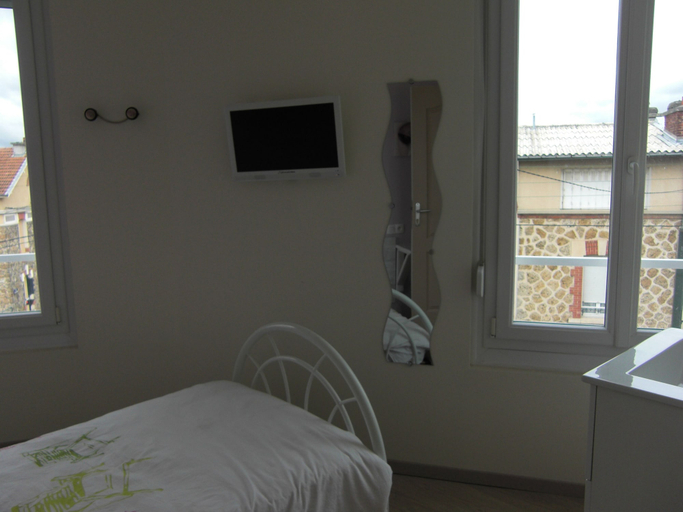 Bedroom 4, Hotel Le Colbert, Marne
