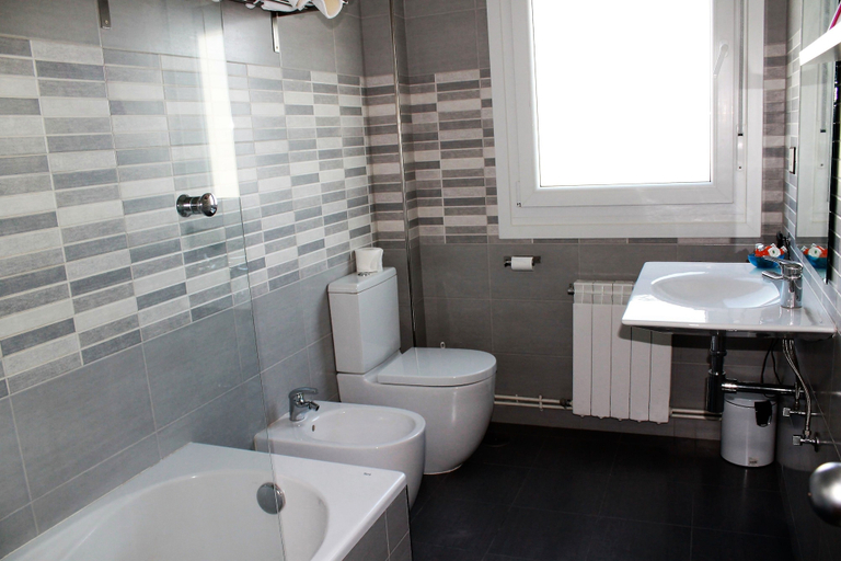Bathroom 4, Hotel Rodeiramar, Pontevedra