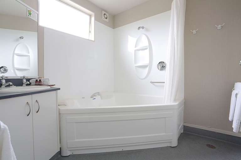 Bathroom 5, Homestead Villa Motel, Invercargill