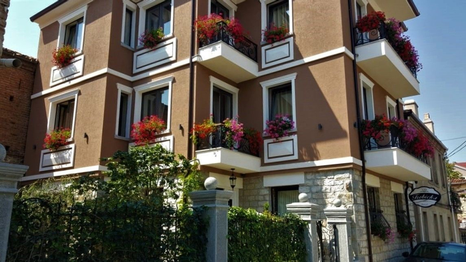 Vila Trebicka, Korçës