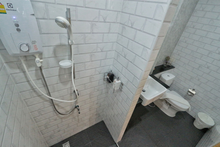 Bathroom 4, Luck Esan Loft - Hostel, Muang Ubon Ratchatani