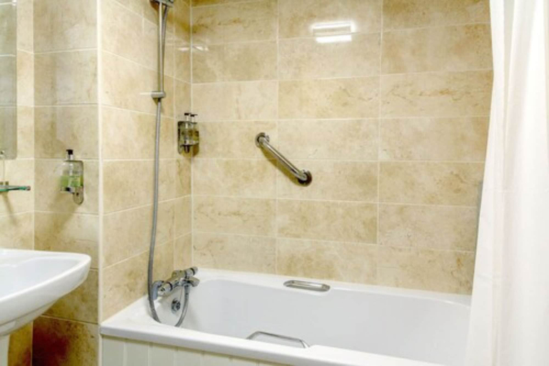 Bathroom 3, Wayford Bridge Inn, Norfolk