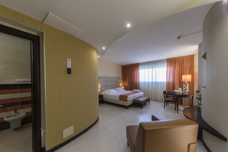 Bedroom 3, Hotel Donatello Imola, Bologna