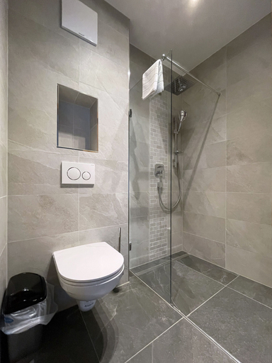 Bathroom 4, Glück auf, Schwaz