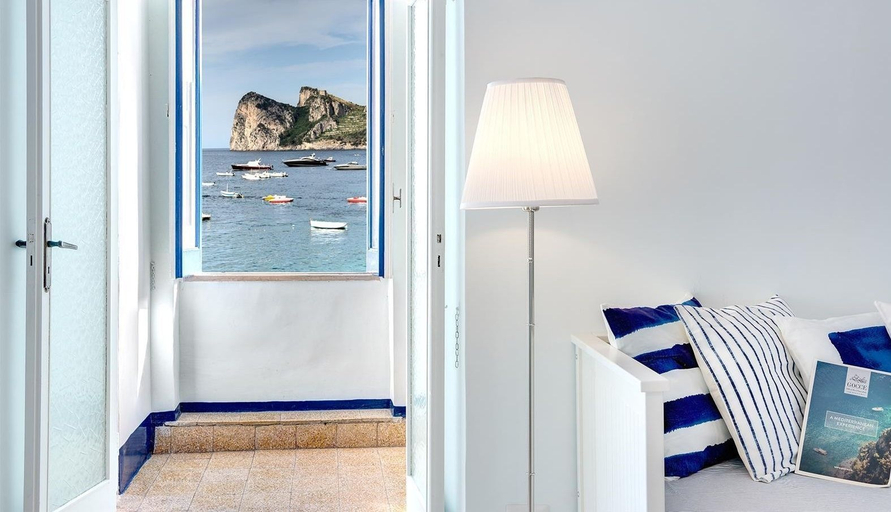 Others 5, The Fisherman's Suite, Napoli