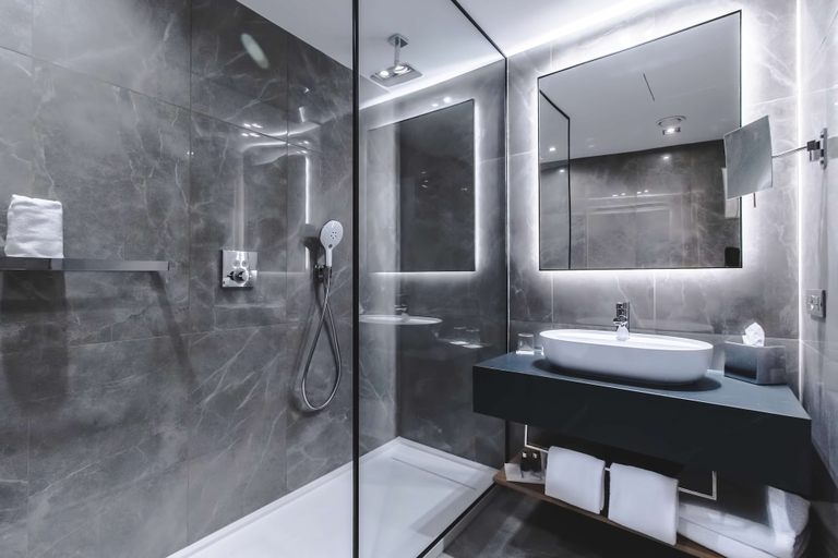 Bathroom 5, Radisson Blu Hotel, Madrid Prado, Madrid