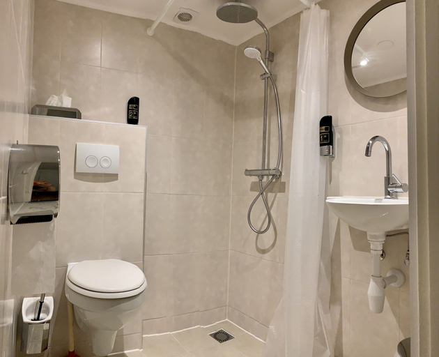 Bathroom 5, Hotel Damrak Inn, Amsterdam